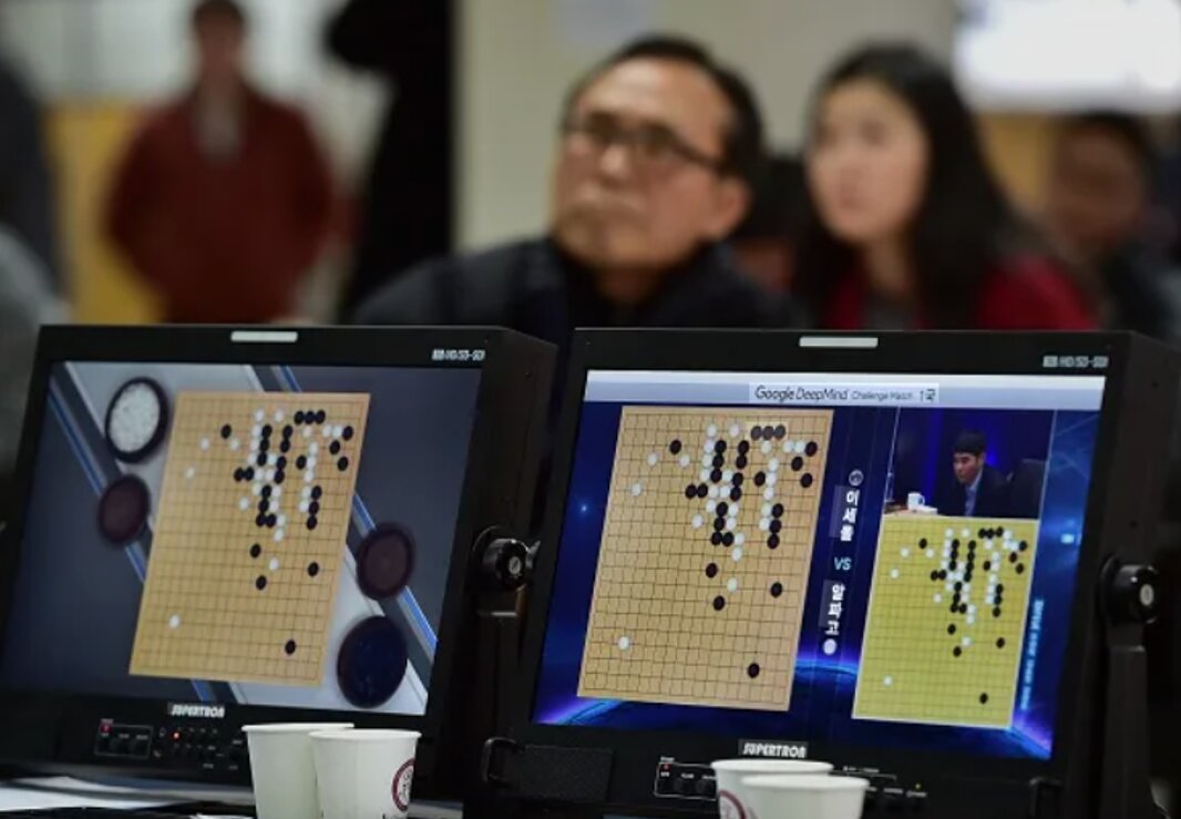 이세돌과 구글 딥마인드 알파고의 바둑 대국 장면